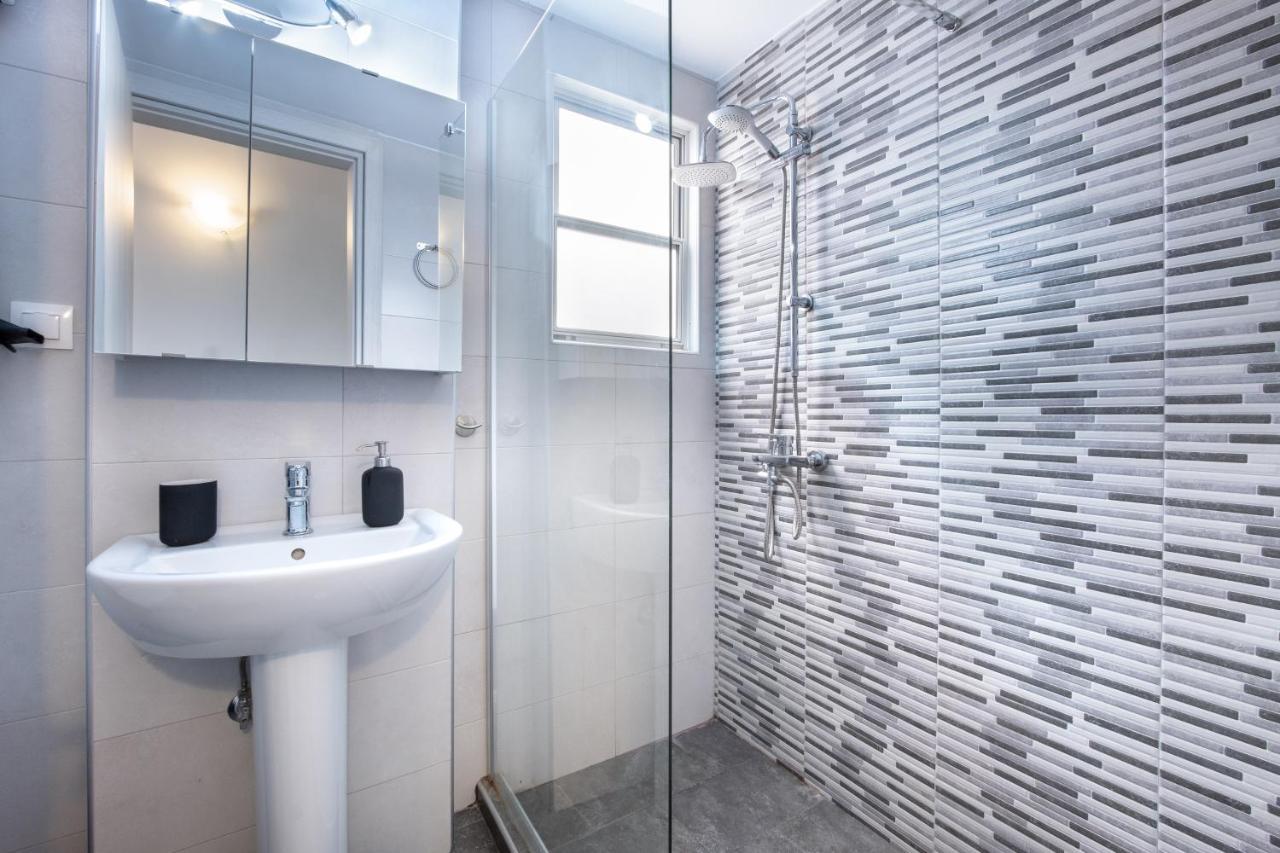 Urban Lifestyle Apartment In Piraeus Bagian luar foto