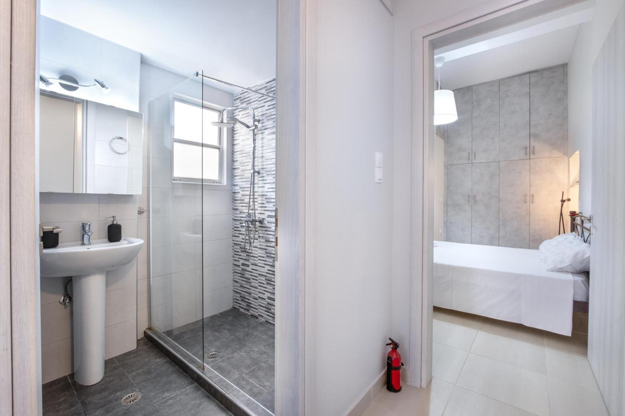 Urban Lifestyle Apartment In Piraeus Bagian luar foto